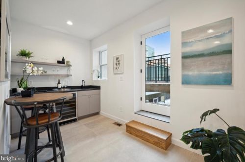 2037 Locust St, Philadelphia PA  19103-5613 exterior