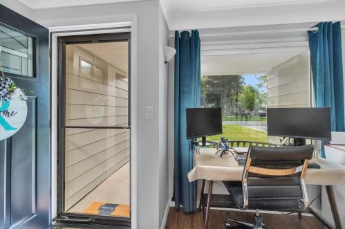 8125 Lk Wood Dr, Kalamazoo MI 49002-4338 exterior