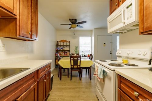 1050 Oak Grove Rd, Concord CA 94518-3254 exterior