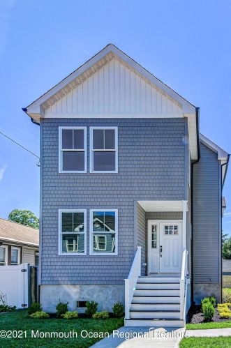 78 Shoreland Ter, Middletown, NJ 07748-6204