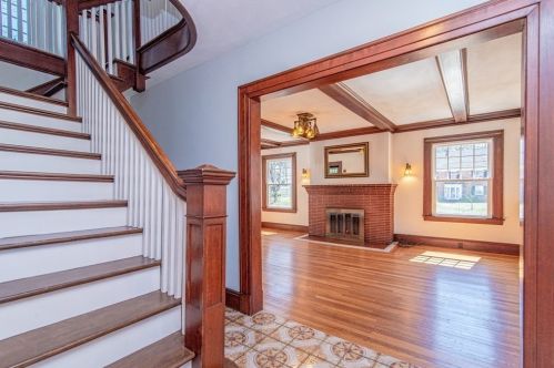 201 Longmeadow St, Springfield MA 01106-1337 exterior