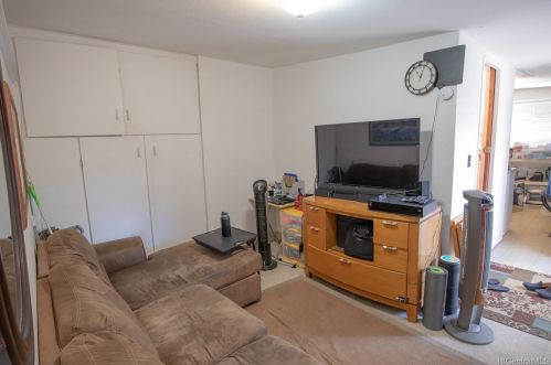 1347 Palolo Ave, Honolulu HI 96816-2528 exterior