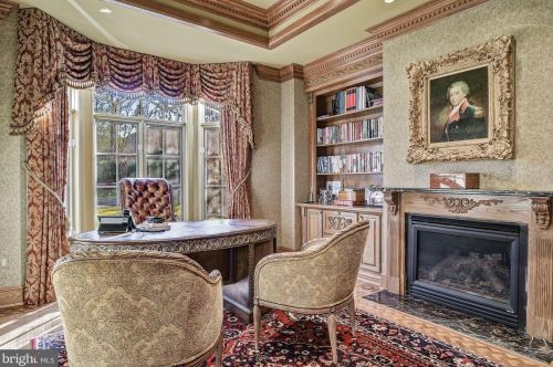 896 Alvermar Rdg Dr, Mc Lean VA 22102-1439 exterior