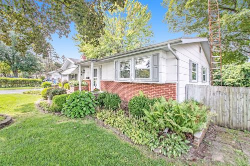 333 Pam Dr, Berrien Springs, MI 49103-1030