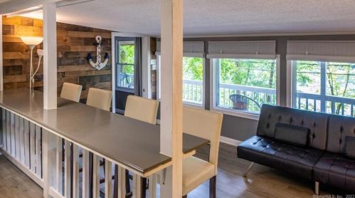 236 Roosevelt Dr, Seymour CT 06483-2118 exterior