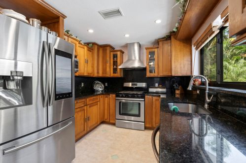 1602 Thumb Pt Dr, Fort Pierce FL 34949-3569 exterior