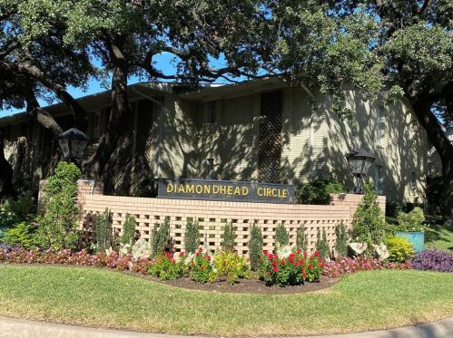 6345 Diamond Head Cir, Dallas TX 75225-4122 exterior