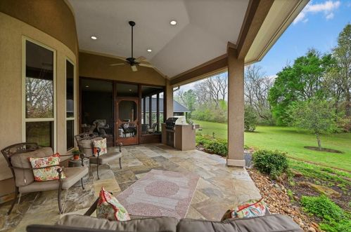 2200 Spg Br Rd, Montgomery TX 77316-2503 exterior