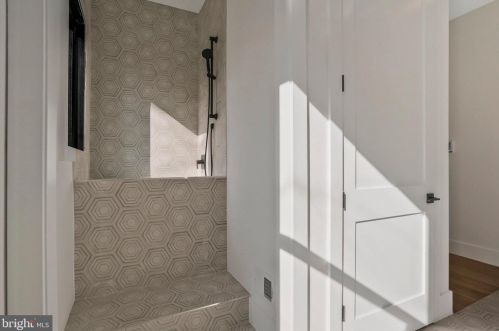 1520 Brookhaven Dr, Mc Lean VA  22101-4127 exterior