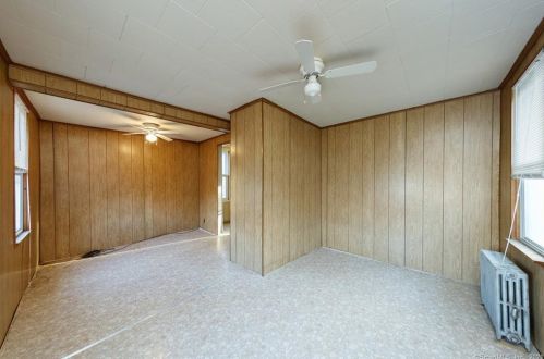 104 St, Killingly CT 06239-1927 exterior