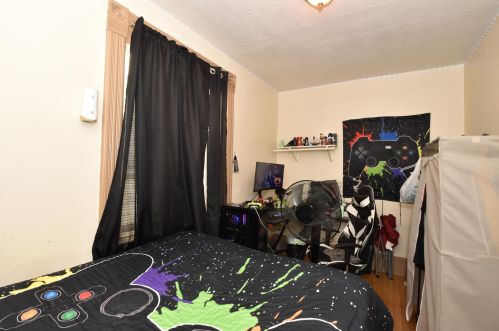 1043 31, Milwaukee WI 53215-2133 exterior