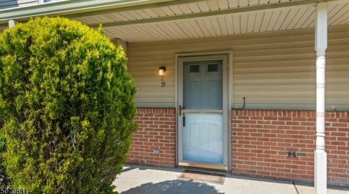 82 Sassafras Ct, New Brunswick, NJ 08902-1094