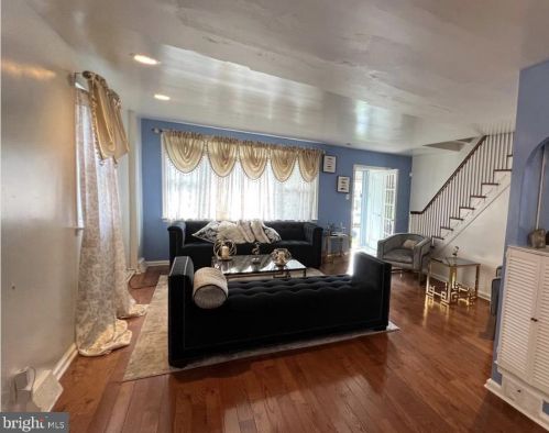 823 Longshore Ave, Philadelphia PA  19111-4422 exterior