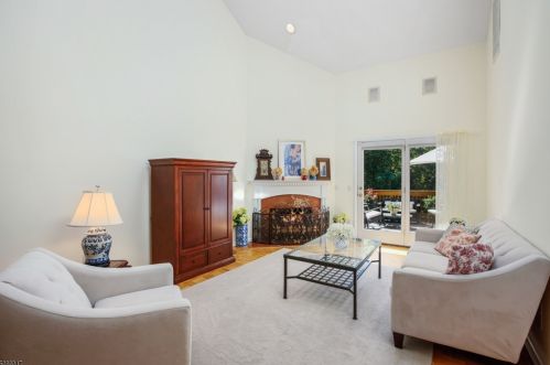 17 Davenport Pl, Morristown NJ 07960-6571 exterior