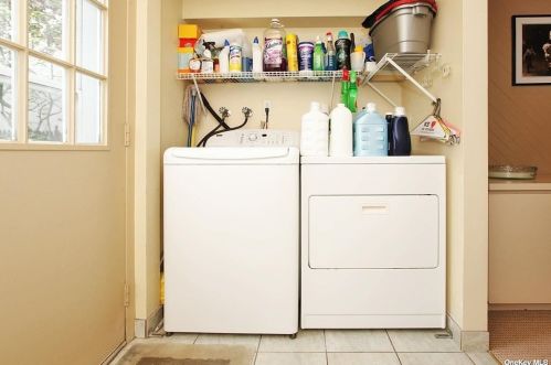 741 Park Ct, Valley Stream NY 11581-3507 exterior