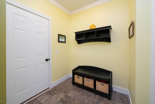 2626 Avalon Woods Dr, Kalamazoo MI 49024-7733 exterior