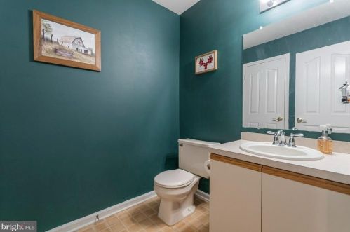 1310 Foxmeadow Dr, Limerick PA 19468-1556 exterior