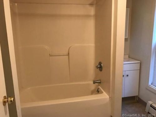 92 Smith St, Derby CT 06418-1220 exterior