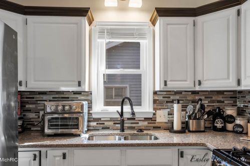 455 Macomb Ave, Grand Rapids MI 49534-3572 exterior