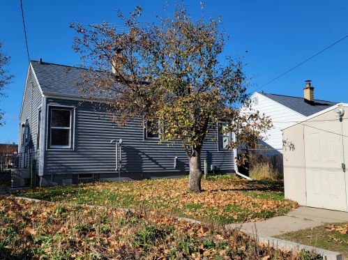 3148 Chase Ave, Milwaukee WI  53207-2636 exterior