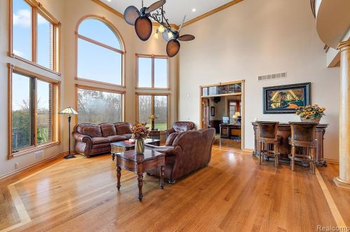 2384 Pebble Crk Dr, Rochester MI 48363-2228 exterior