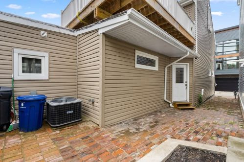 1814 Fox Way, Pittsburgh PA  15203-1732 exterior