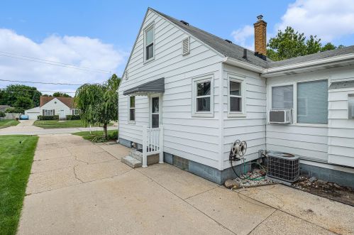 901 Cricklewood St, Wyoming MI exterior