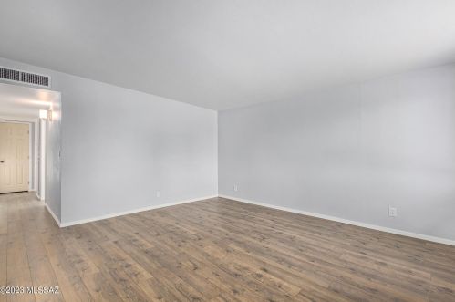 1343 Knox St, Tucson AZ 85705-2507 exterior