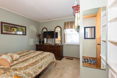 512 Emroy Ave, Elmhurst IL 60126-2020 exterior