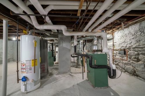 31 Hitchcock Rd, Worcester MA 01603-2622 exterior