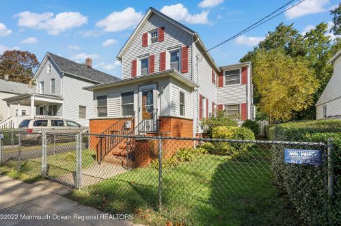 71 Ctr St, East Freehold NJ 07728-2430 exterior