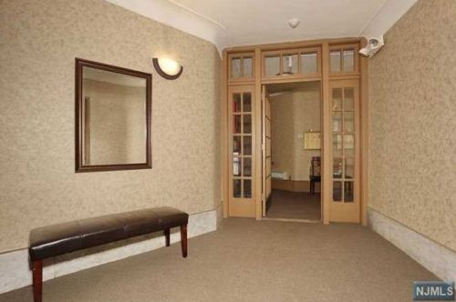 553 Undercliff Ave, Edgewater NJ  07020-1342 exterior