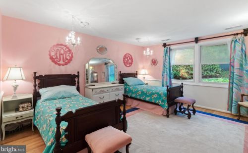 8751 Brook Rd, Mc Lean VA  22102-1507 exterior