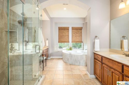 385 Mystic Pkwy, Spring Branch TX 78070-5267 exterior