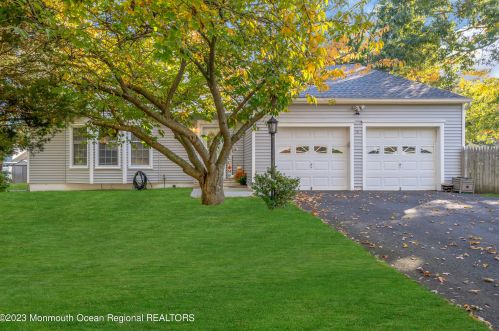 80 Scott Dr, Berkeley Township, NJ 08721-1232