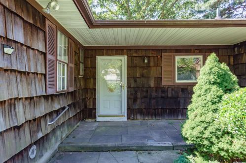38 Shoreham Dr, Huntington Station, NY 11746-6598