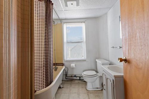 107 Penn St, Providence RI 02909-1326 exterior