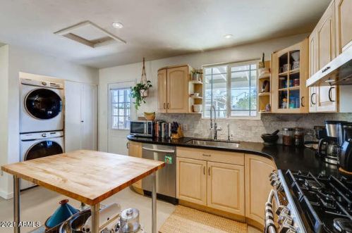 4233 17 Ave, Phoenix AZ 85027-5308 exterior