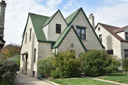 2425 60th St, Milwaukee, WI 53219-2131