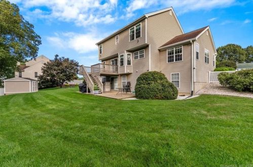 42 Juniper Dr, Milford CT 06461-9118 exterior