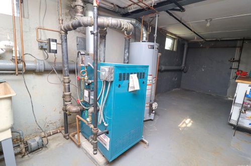 8 Birchwood Dr, Valley Stream NY 11580-1908 exterior