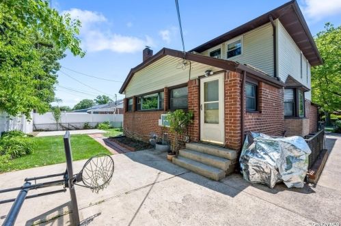 1660 Arkansas Dr, Valley Stream NY 11580-1804 exterior