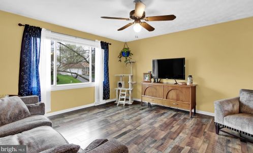 1 Little Knoll Dr, Hanover PA  17331-9280 exterior