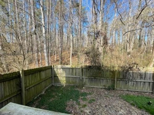 325 Enon Ct, Atlanta GA 30331-8412 exterior