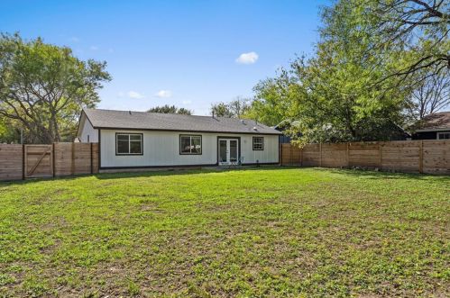 4802 Brassiewood Dr, Austin TX 78744-5107 exterior