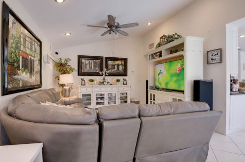 2414 30 Rd, Boca Raton FL 33431-6370 exterior