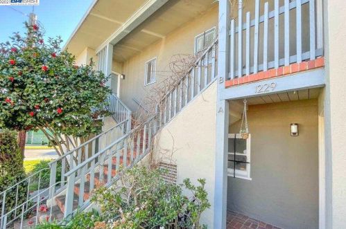 1207 University Ave, Berkeley CA 94702-1708 exterior