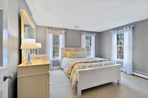 181 Johnny Cake St, North Andover MA 01845-5613 exterior