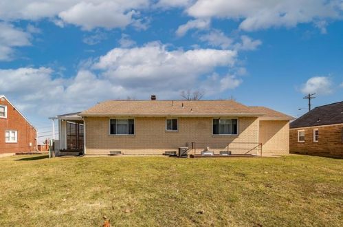 496 Lougeay Rd, Pittsburgh PA 15235-4505 exterior