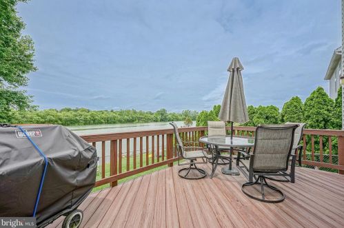 42 Hamilton Lk Dr, Trenton NJ 08619-3437 exterior